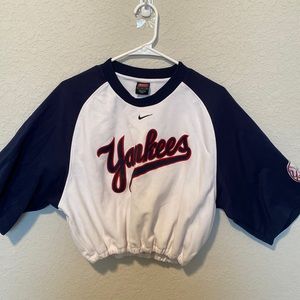 Cropped & synched Yankees 3/4 sleeve retro tee
